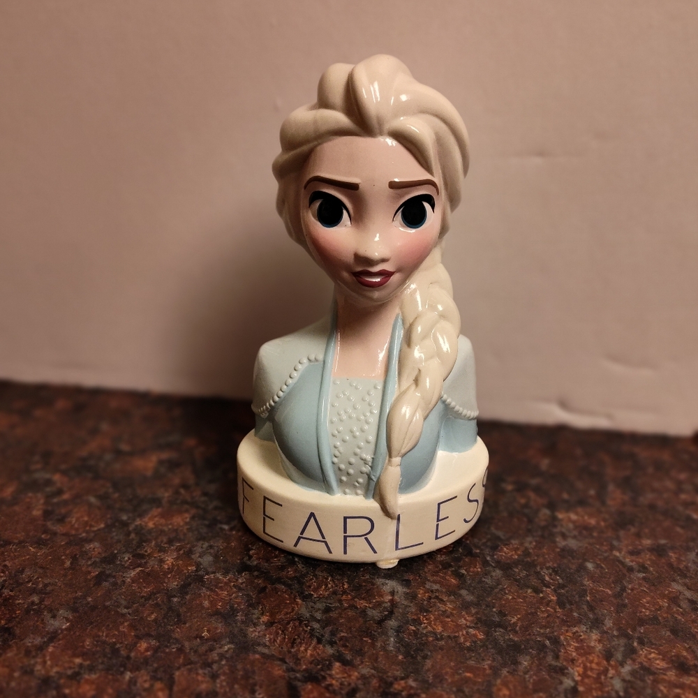 “Fearless” Disney Frozen 2 Princess Elsa Ceramic Bank~Collectible.